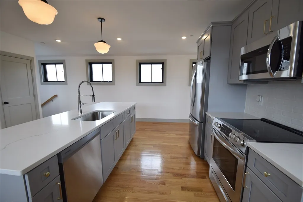 2 bed, 1 bath apartment for rent at 15 Maywood St Unit 4, Roxbury — photo 4 of 14