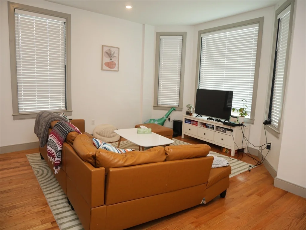 3 bed, 2 bath apartment for rent at 15 Maywood Unit 1, Roxbury — photo 5 of 12