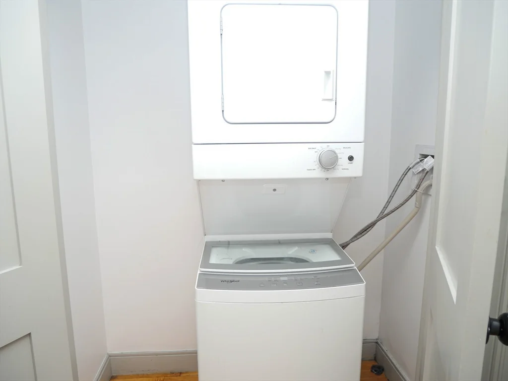 3 bed, 2 bath apartment for rent at 15 Maywood Unit 3, Roxbury — photo 6 of 11
