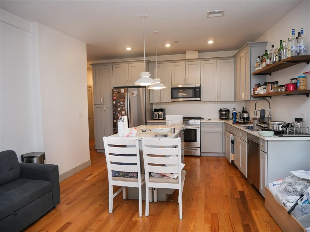 3 bed, 2 bath apartment for rent at 15 Maywood Unit 3, Roxbury — photo 4 of 11