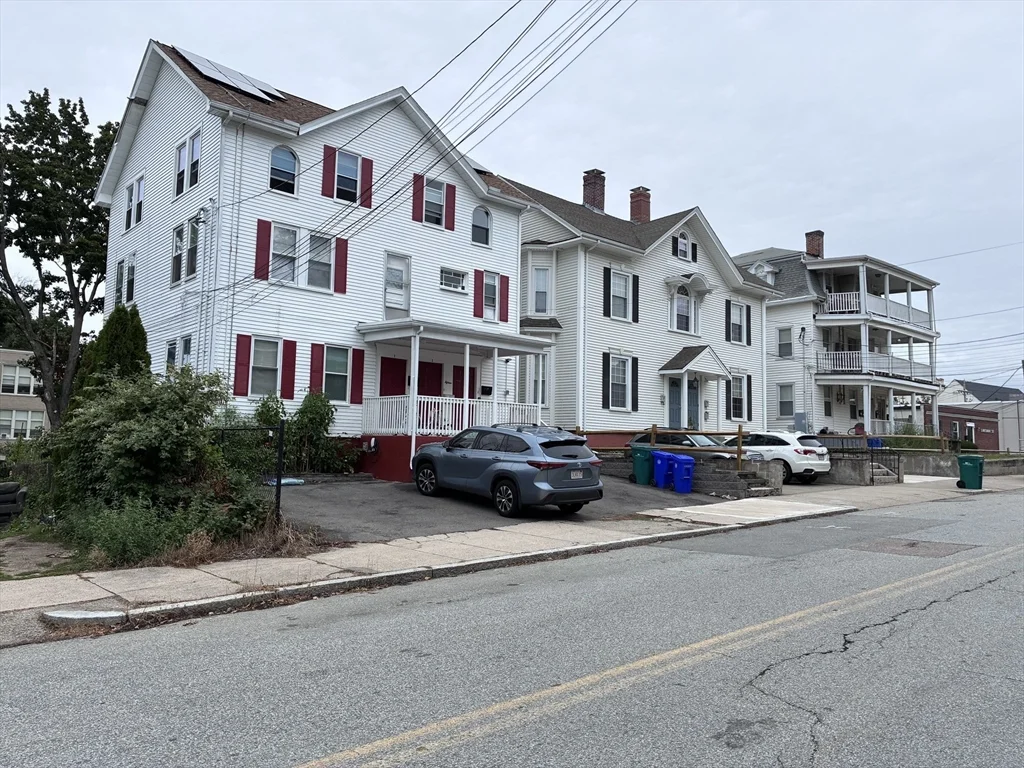 4 bed, 2 bath apartment for rent at 15 Mechanic St Unit 3, Attleboro — photo 3 of 5