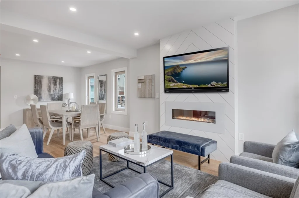 3 bed, 3 bath apartment for rent at 15 Melville Unit 15, Ten Hills — photo 1 of 17