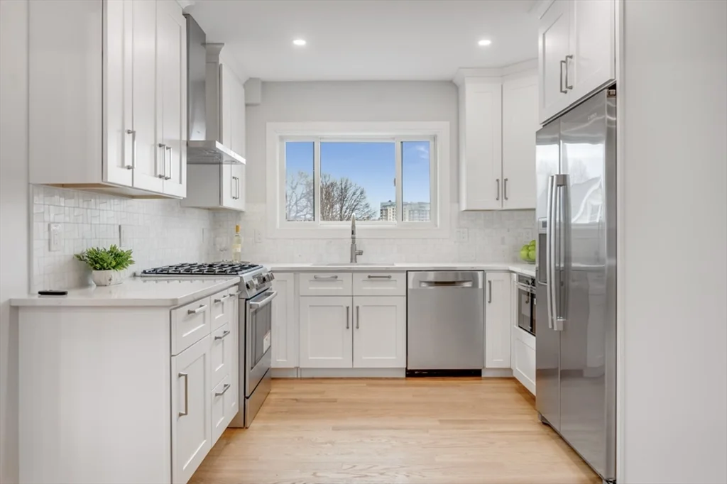 3 bed, 3 bath apartment for rent at 15 Melville Unit 15, Ten Hills — photo 10 of 17