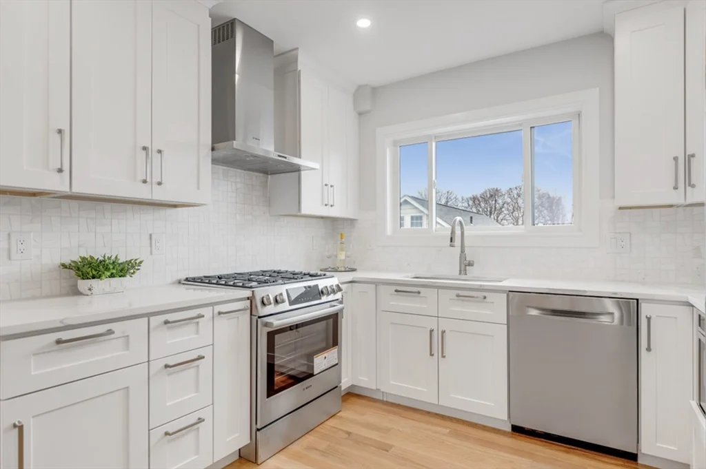 3 bed, 3 bath apartment for rent at 15 Melville Unit 15, Ten Hills — photo 11 of 17