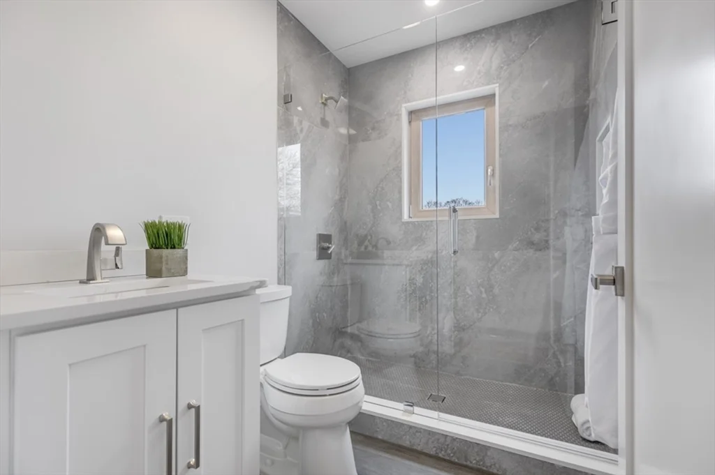3 bed, 3 bath apartment for rent at 15 Melville Unit 15, Ten Hills — photo 5 of 17