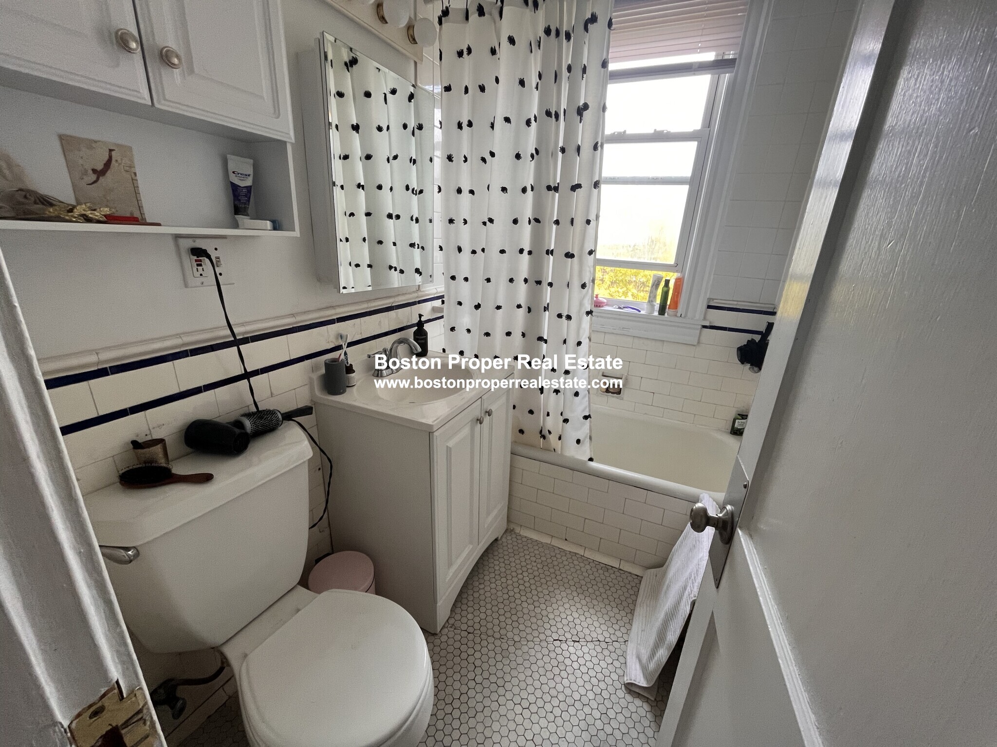 2 bed, 1 bath apartment for rent at 15 Melvin Ave Unit 8, Brighton — photo 5 of 9