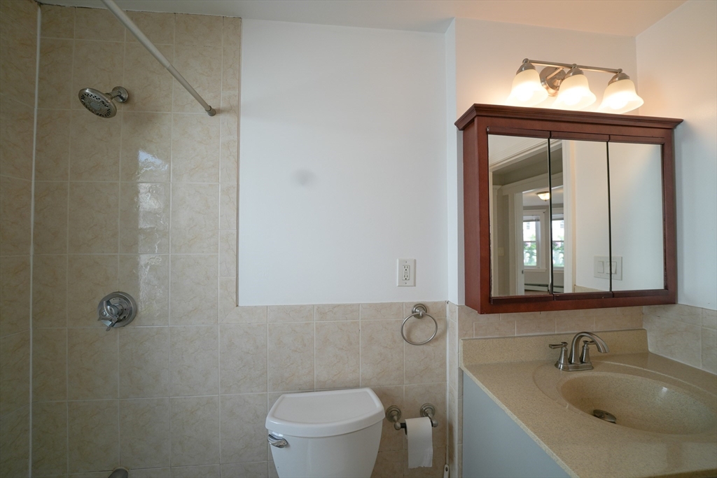 2 bed, 1 bath apartment for rent at 15 Merrymount Unit 1, Quincy — photo 12 of 23