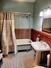3 bed, 1 bath apartment for rent at 15 Millbrook St Unit 1, Worcester — photo 8 of 12