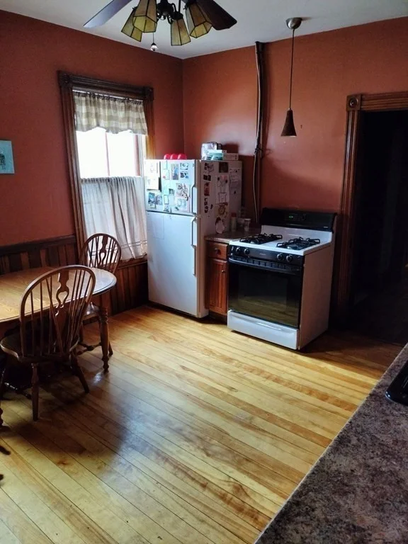 3 bed, 1 bath apartment for rent at 15 Millbrook St Unit 1, Worcester — photo 4 of 12