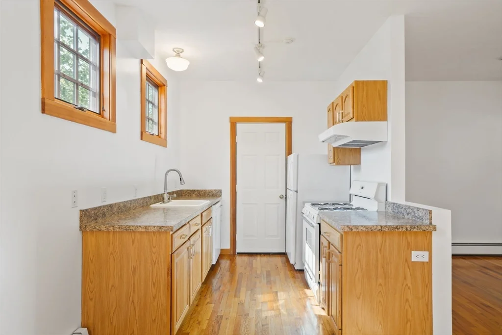 2 bed, 2 bath apartment for rent at 15 Mount Vernon St Unit 5, Cambridge — photo 5 of 16