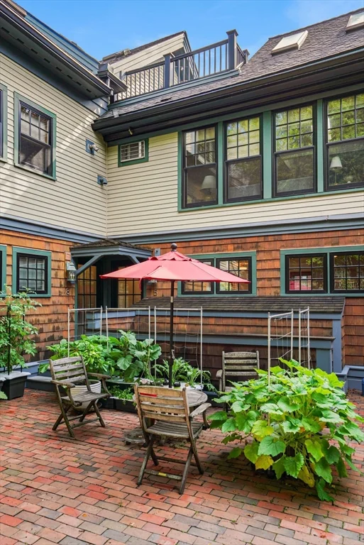 2 bed, 2 bath apartment for rent at 15 Mount Vernon St Unit 5, Cambridge