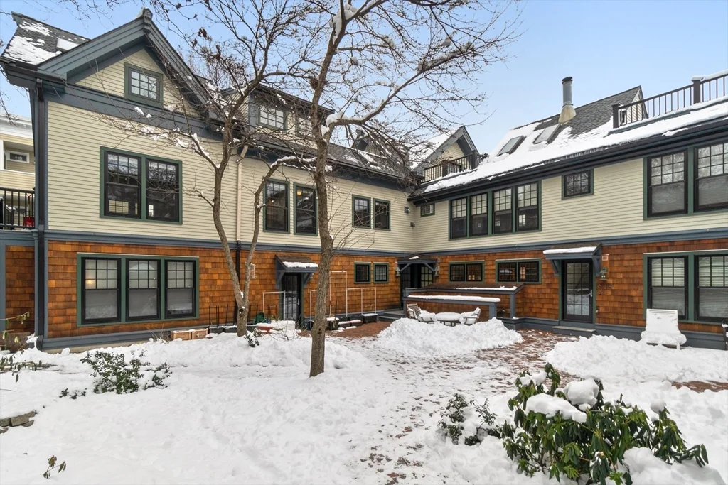 2 bed, 2 bath apartment for rent at 15 Mount Vernon St Unit 8, Neighborhood Nine