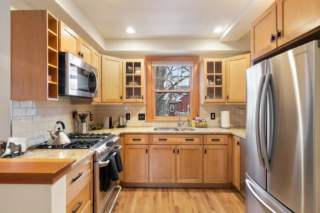 2 bed, 2 bath apartment for rent at 15 Mount Vernon St Unit 8, Neighborhood Nine — photo 4 of 23