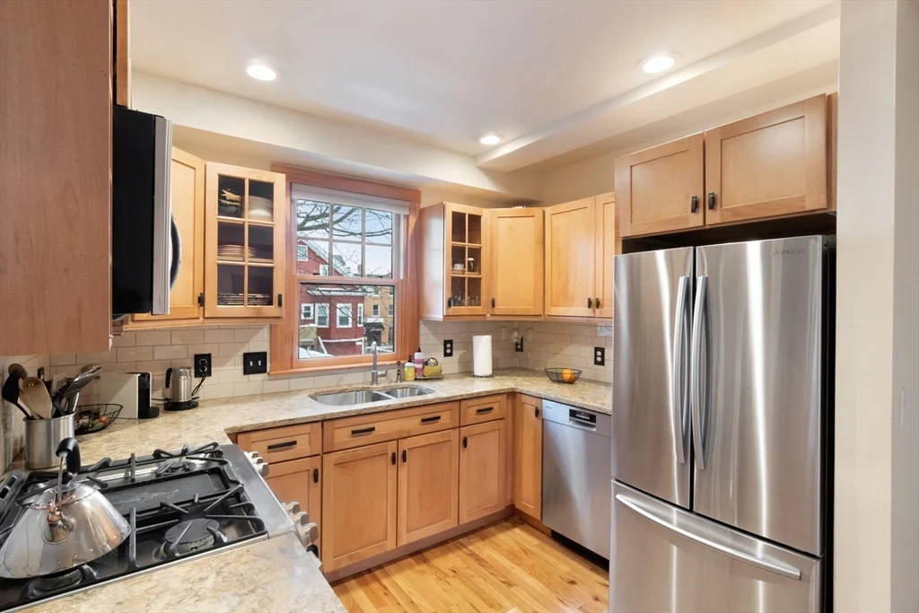 2 bed, 2 bath apartment for rent at 15 Mount Vernon St Unit 8, Neighborhood Nine — photo 3 of 23