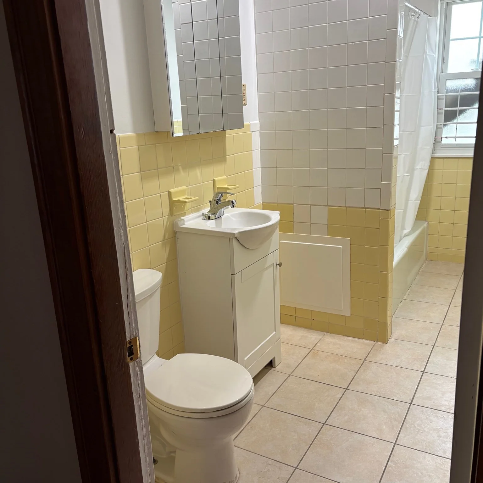 3 bed, 1 bath apartment for rent at 15 Mt Ash Unit 2, Hyde Park — photo 11 of 16