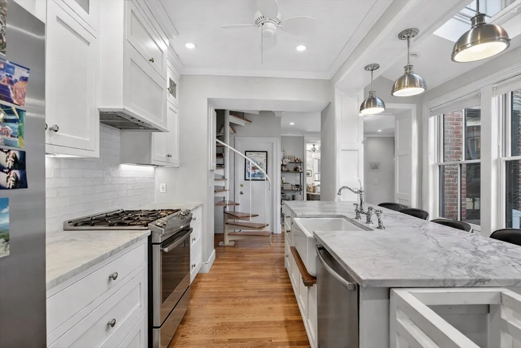 2 bed, 1 bath apartment for rent at 15 15 Mount Vernon St Unit 2, Charlestown — photo 1 of 15