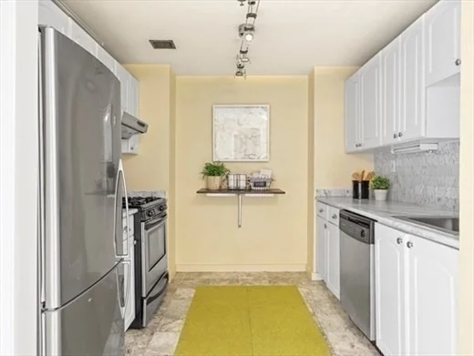 2 bed, 1 bath apartment for rent at 15 N Beacon St Unit 1004, Allston — photo 5 of 16