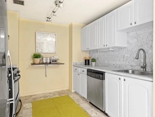 2 bed, 1 bath apartment for rent at 15 N Beacon St Unit 1004, Allston — photo 7 of 16
