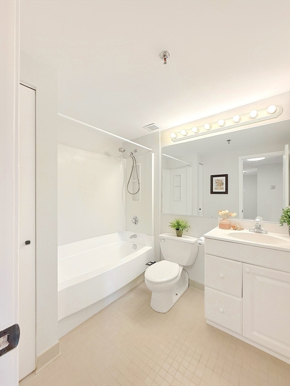 1 bed, 1 bath apartment for rent at 15 North Beacon St Unit 208, Allston — photo 15 of 24