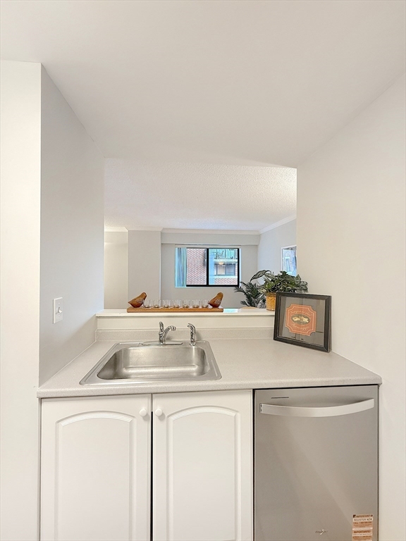 1 bed, 1 bath apartment for rent at 15 North Beacon St Unit 208, Allston — photo 7 of 24
