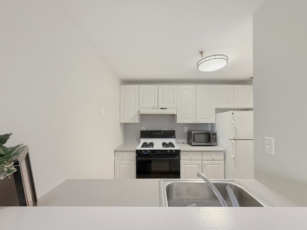 1 bed, 1 bath apartment for rent at 15 North Beacon St Unit 208, Allston — photo 10 of 24