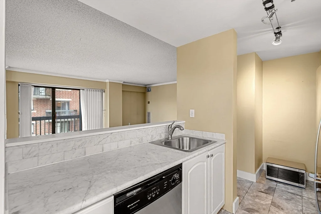 1 bed, 1 bath apartment for rent at 15 North Beacon St Unit 405, Allston — photo 11 of 18