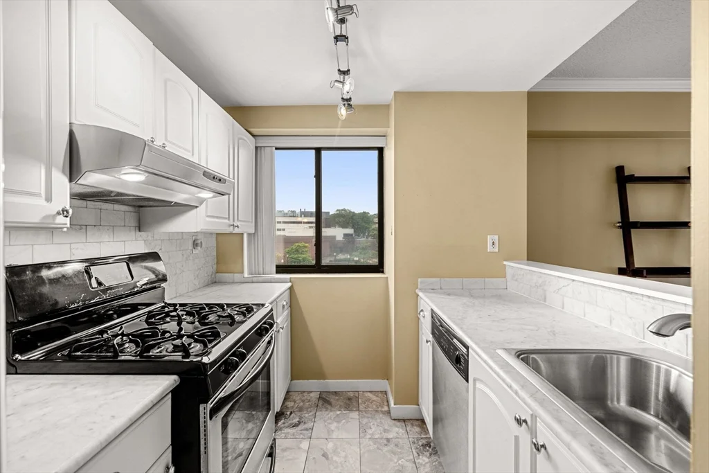1 bed, 1 bath apartment for rent at 15 North Beacon St Unit 405, Allston — photo 1 of 18