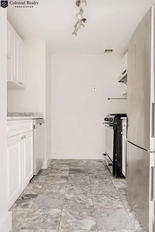 2 bed, 1 bath apartment for rent at 15 North Beacon St Unit 508, Allston — photo 4 of 28