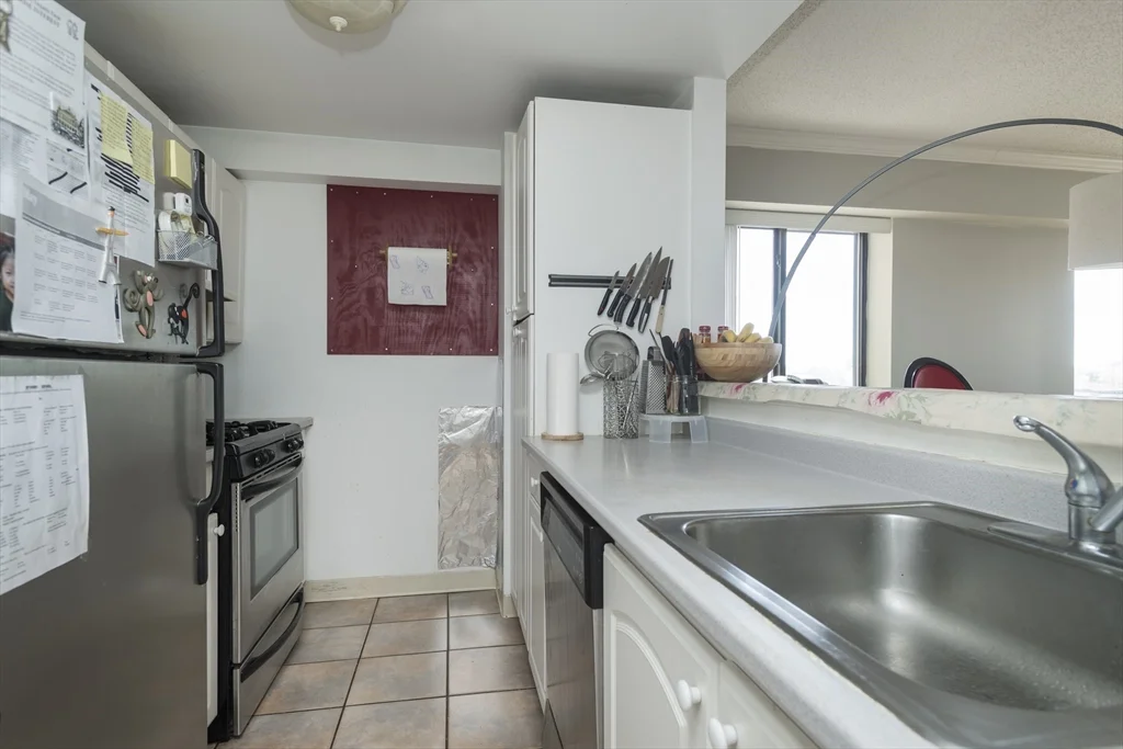 2 bed, 1 bath apartment for rent at 15 North Beacon St Unit 708, Allston — photo 5 of 18
