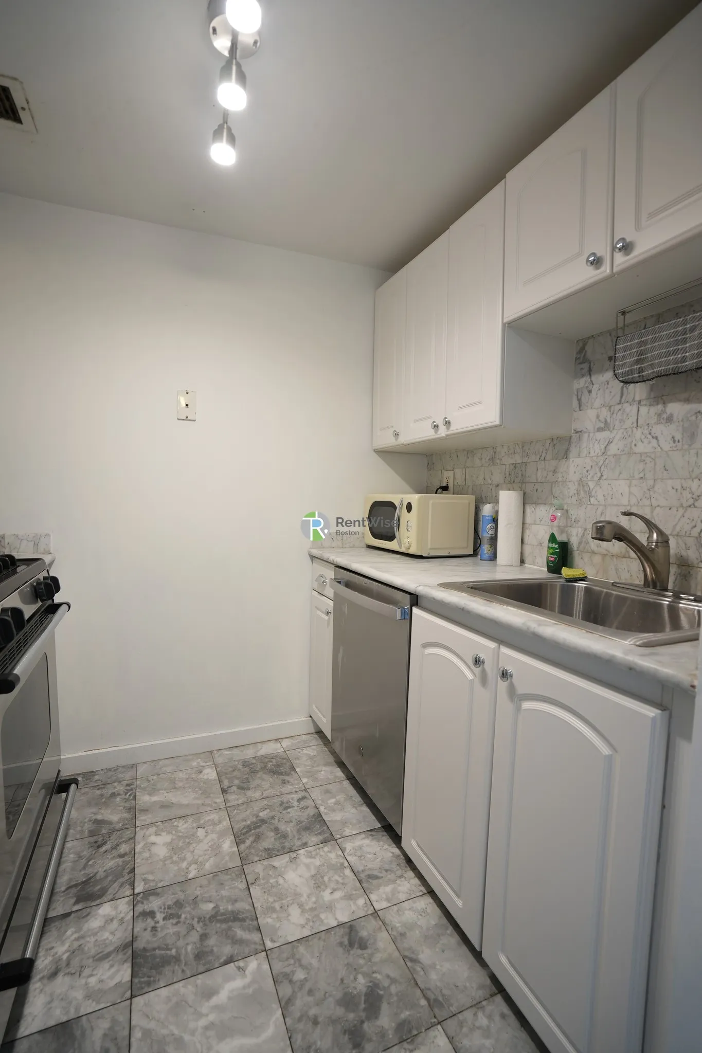 2 bed, 1.5 bath apartment for rent at 15 North Beacon St Unit 709, Allston — photo 9 of 58