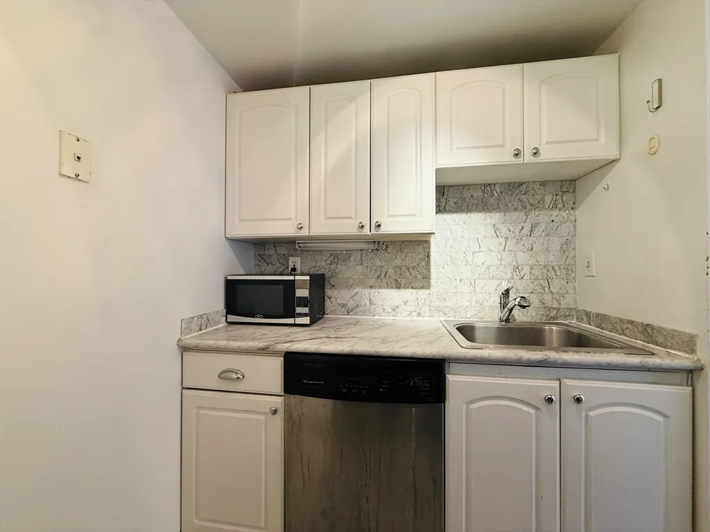 2 bed, 1.5 bath apartment for rent at 15 North Beacon St Unit 801, Allston — photo 6 of 25