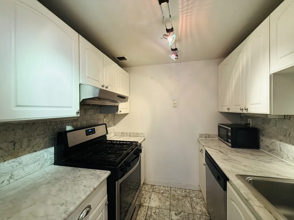 2 bed, 1.5 bath apartment for rent at 15 North Beacon St Unit 801, Allston — photo 4 of 25