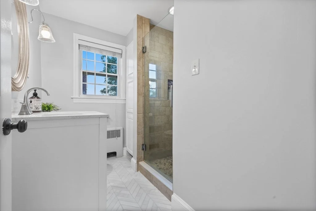 3 bed, 2 bath apartment for rent at 15 Northrop Ter, Lynn — photo 18 of 28