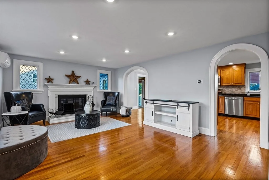 3 bed, 2 bath apartment for rent at 15 Northrop Ter, Lynn — photo 3 of 28