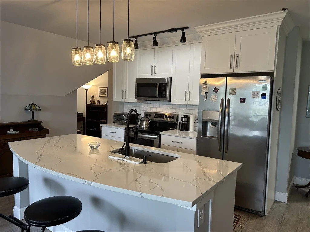 1 bed, 1 bath apartment for rent at 15 Oak Unit 302, Needham — photo 3 of 9