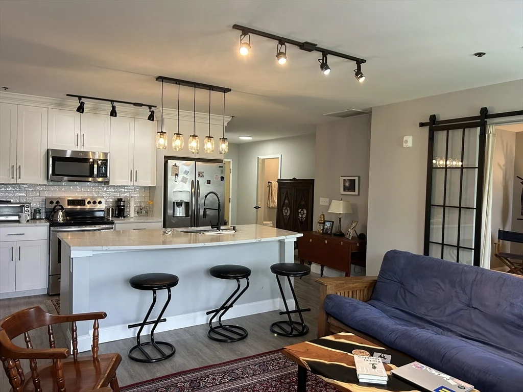 1 bed, 1 bath apartment for rent at 15 Oak Unit 302, Needham — photo 2 of 9