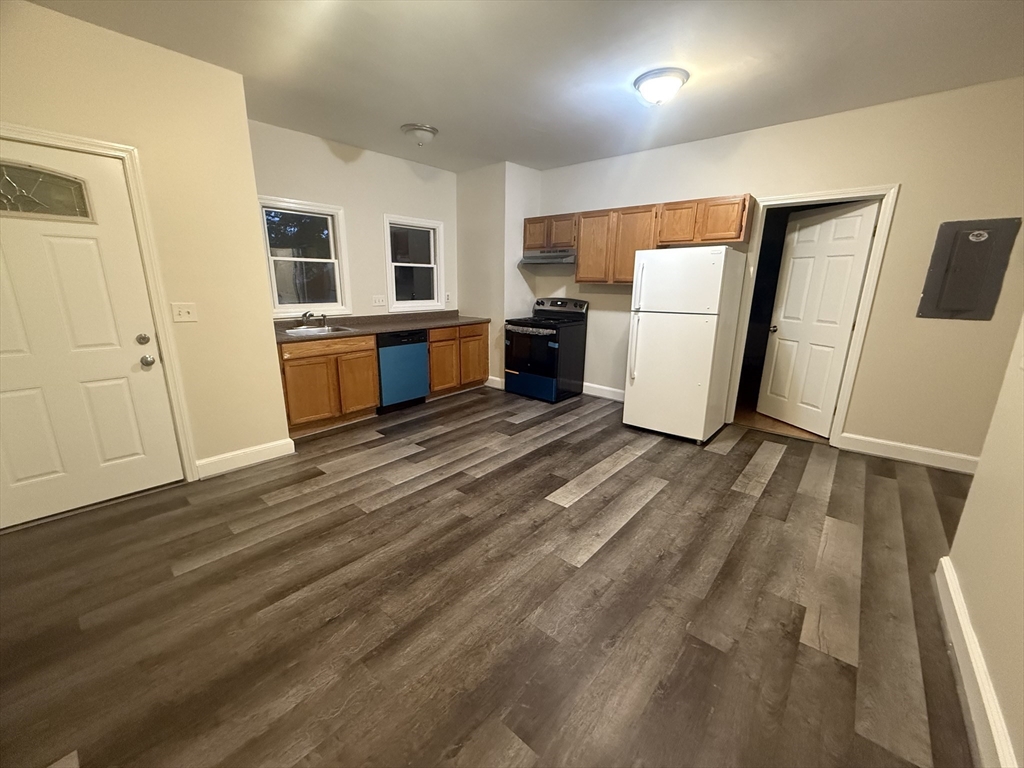 4 bed, 1 bath apartment for rent at 15 Oakes Ave Unit 1, Southbridge — photo 3 of 9