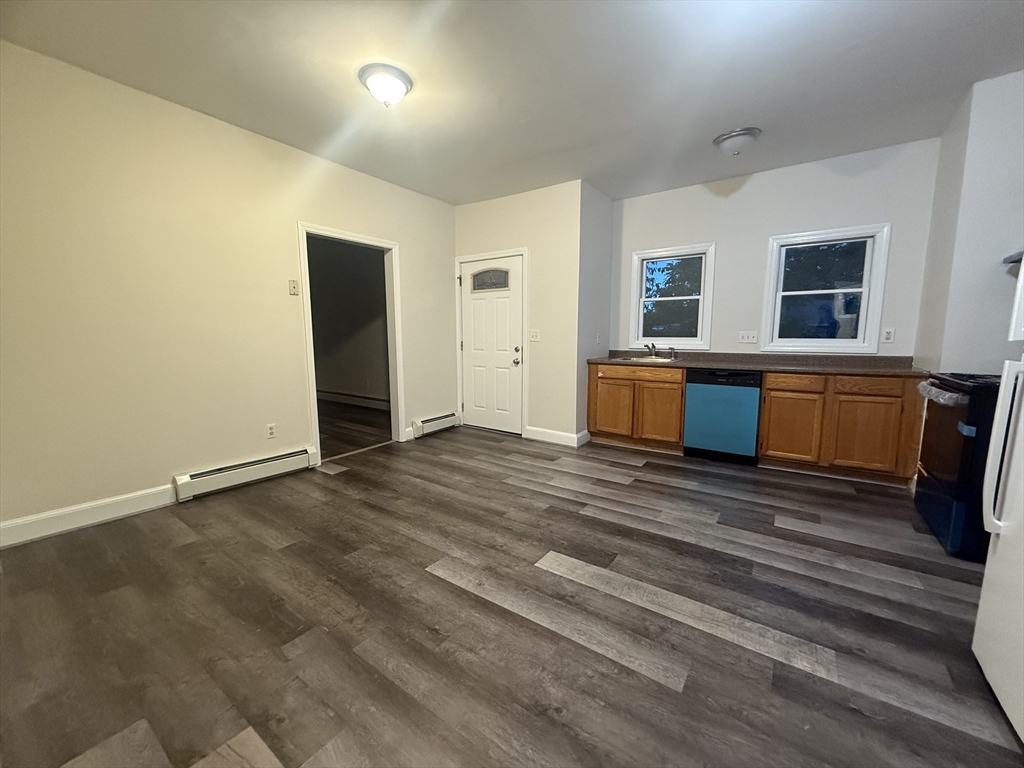 4 bed, 1 bath apartment for rent at 15 Oakes Ave Unit 1, Southbridge — photo 2 of 9