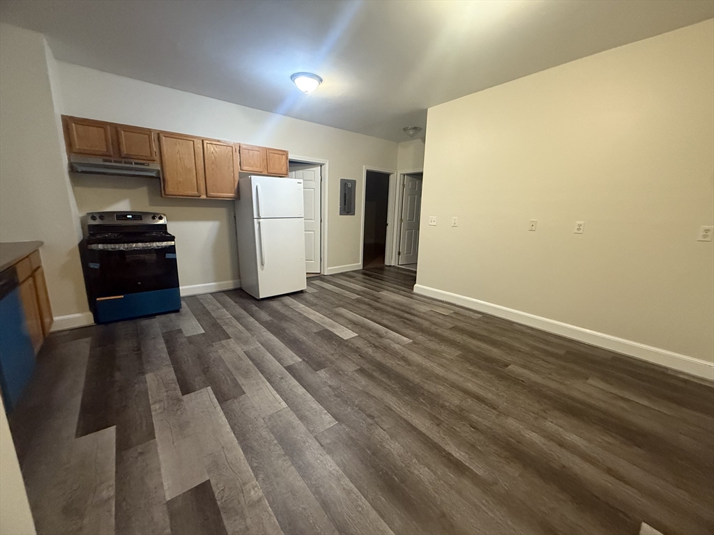 4 bed, 1 bath apartment for rent at 15 Oakes Ave Unit 1, Southbridge — photo 4 of 9