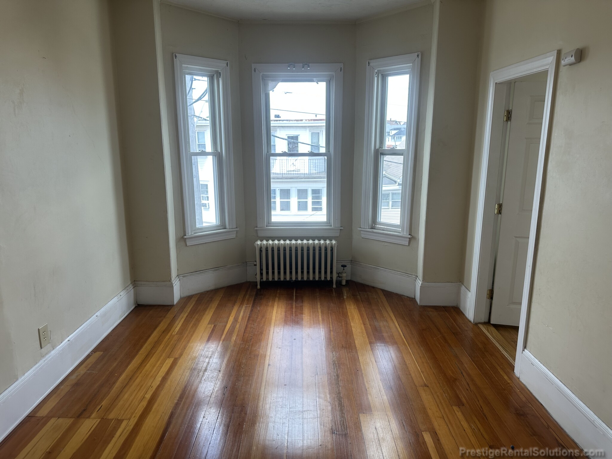3 bed, 1 bath apartment for rent at 15 Oakes St Unit 3R, Everett