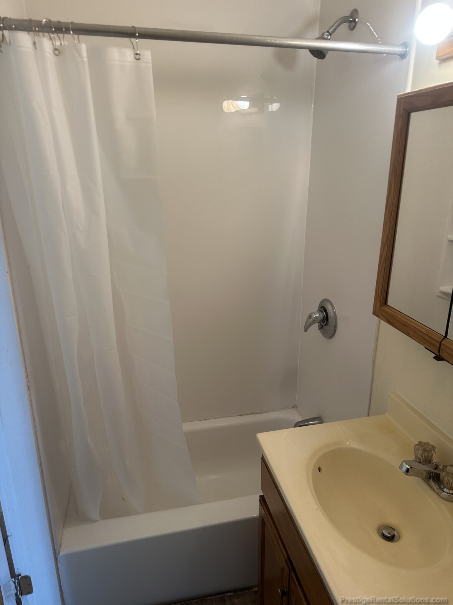 3 bed, 1 bath apartment for rent at 15 Oakes St Unit 3R, Everett — photo 12 of 19