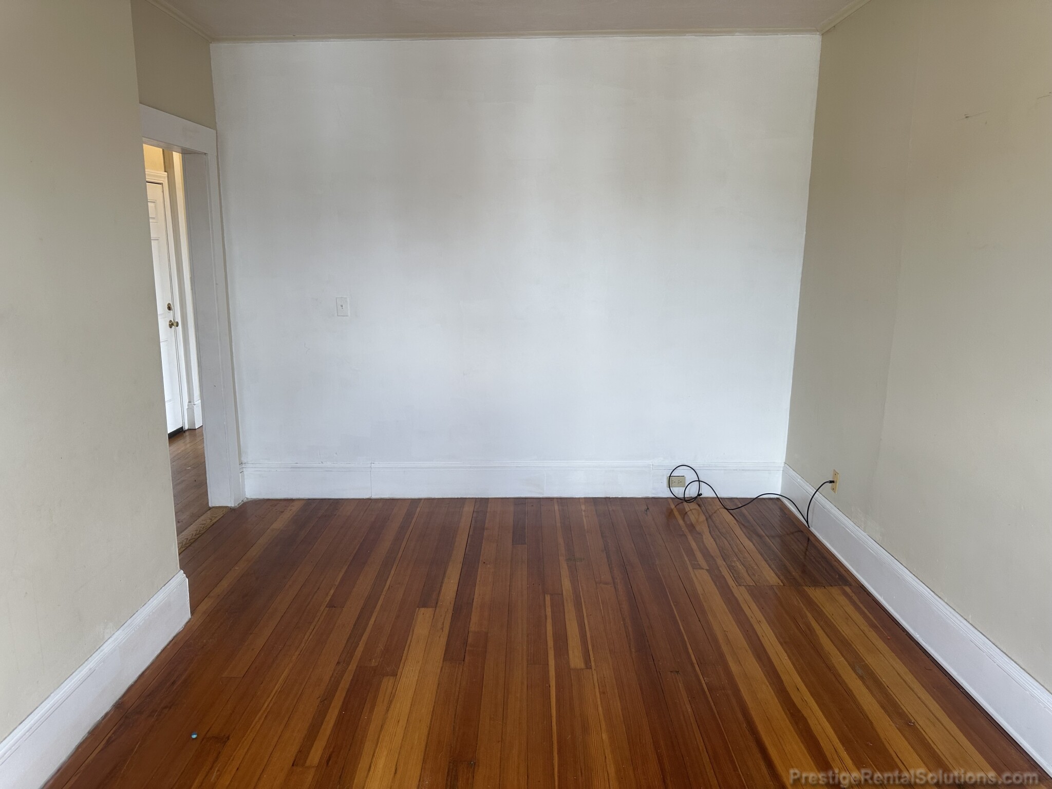 3 bed, 1 bath apartment for rent at 15 Oakes St Unit 3R, Everett — photo 2 of 19