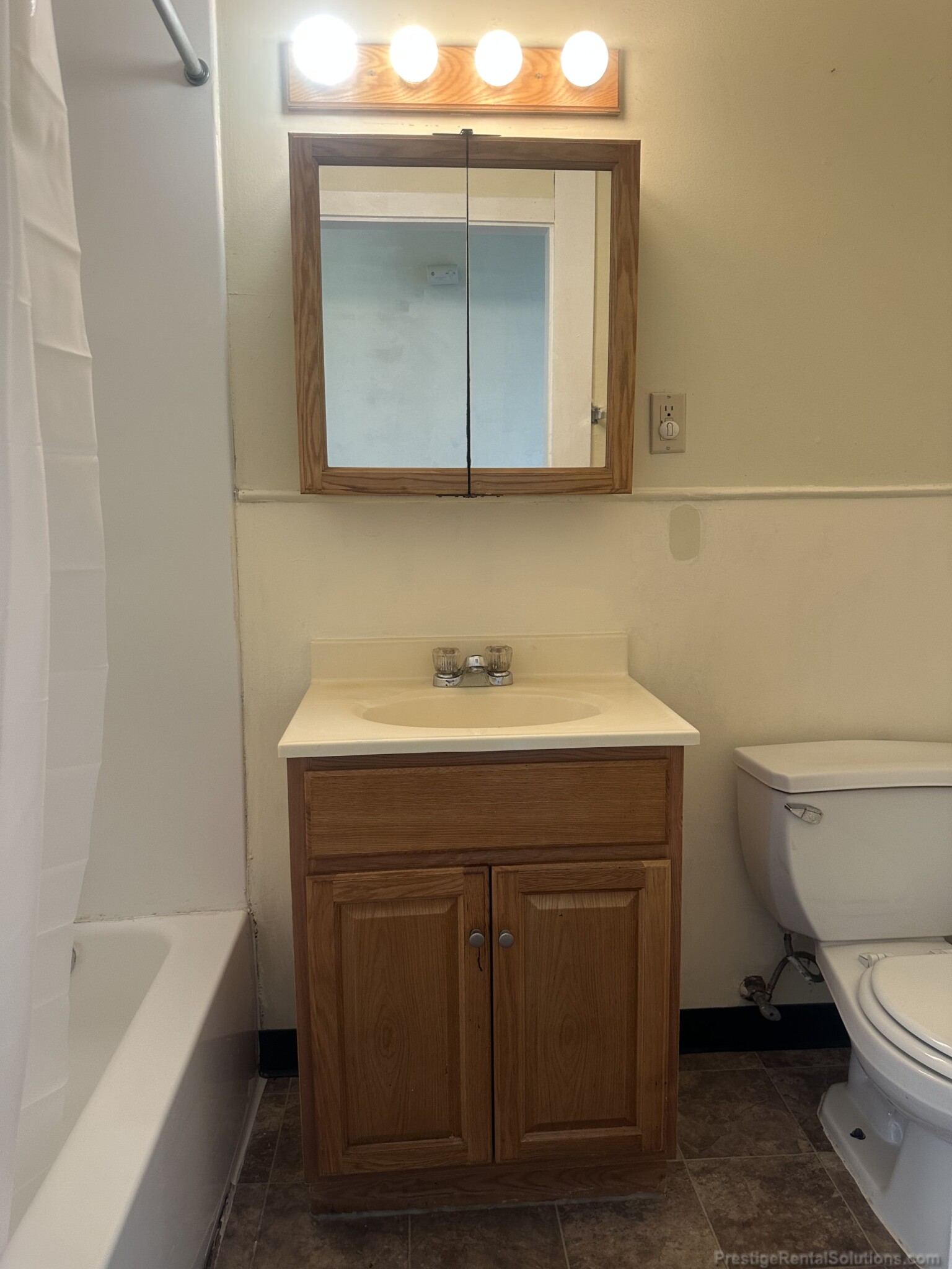 3 bed, 1 bath apartment for rent at 15 Oakes St Unit 3R, Everett — photo 10 of 19