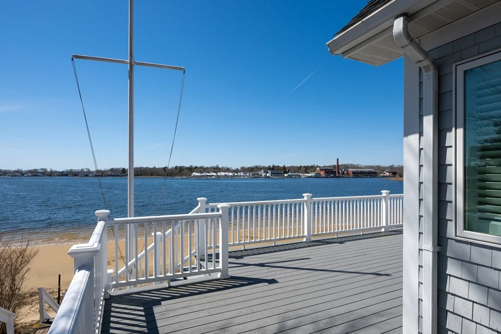 2 bed, 1 bath apartment for rent at 15 Oakhill Rd, Wareham Center
