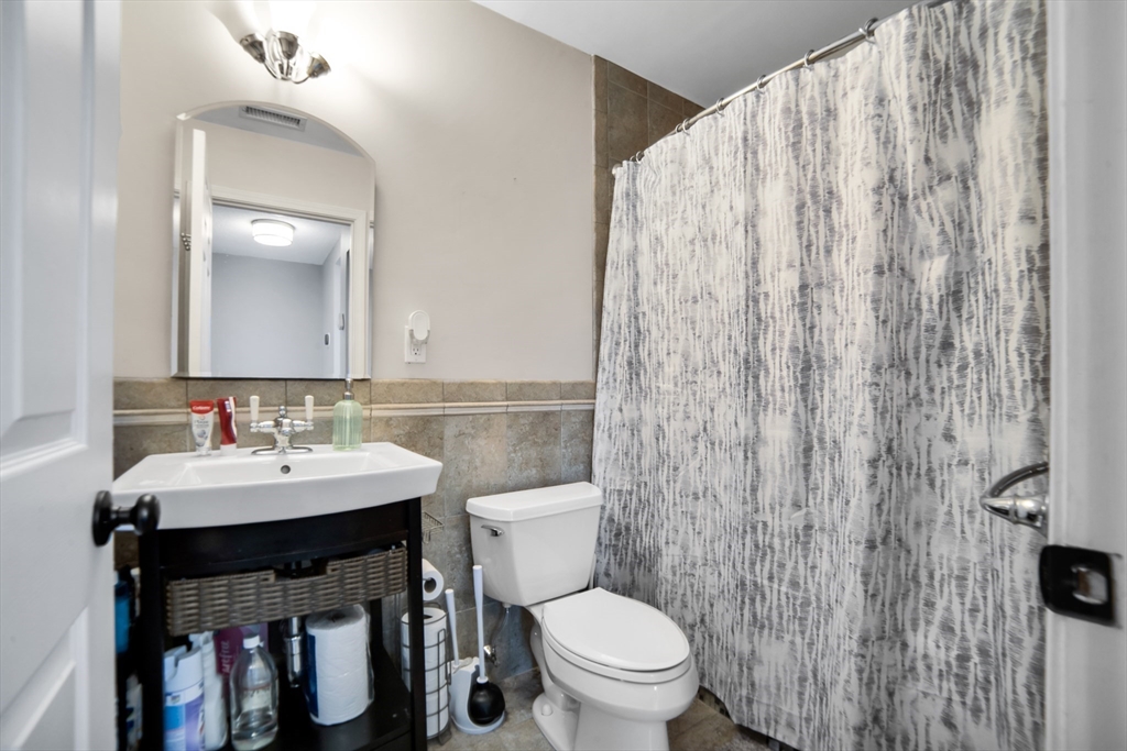 2 bed, 2.5 bath apartment for rent at 15 Ocean Ave Unit 101, Winthrop — photo 3 of 10