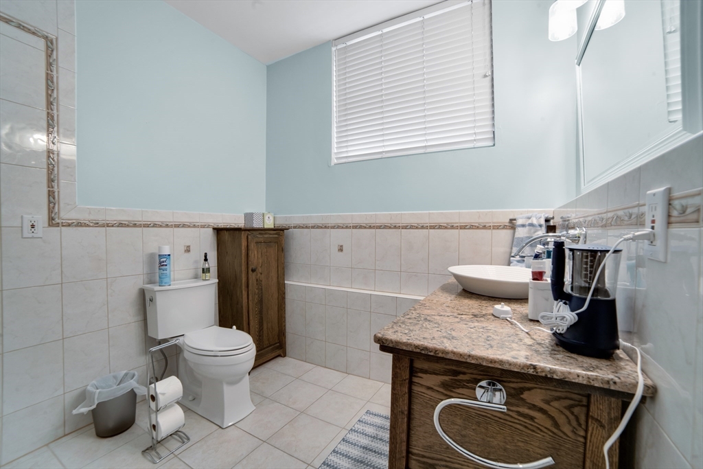 2 bed, 2.5 bath apartment for rent at 15 Ocean Ave Unit 101, Winthrop — photo 9 of 10