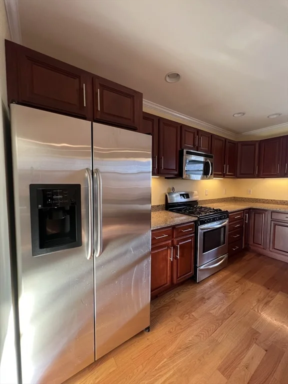3 bed, 2 bath apartment for rent at 15 Oliver St, Somerville — photo 6 of 32
