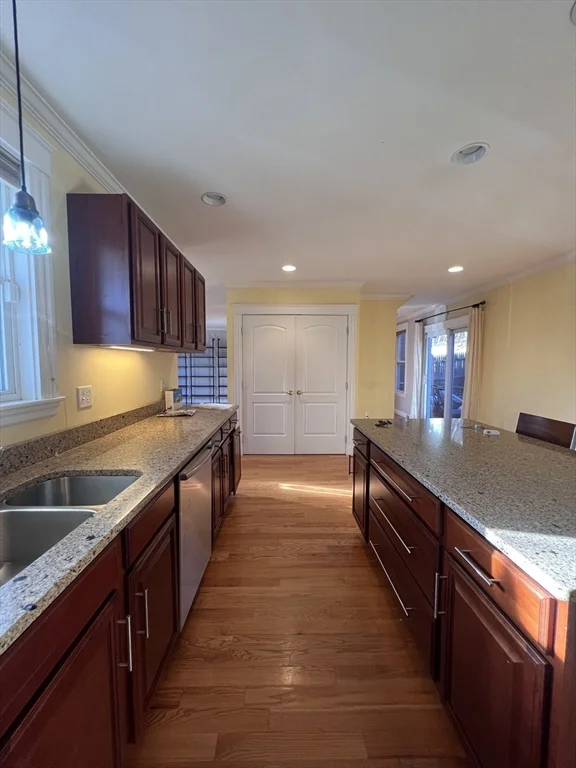 3 bed, 2 bath apartment for rent at 15 Oliver St, Somerville — photo 4 of 32