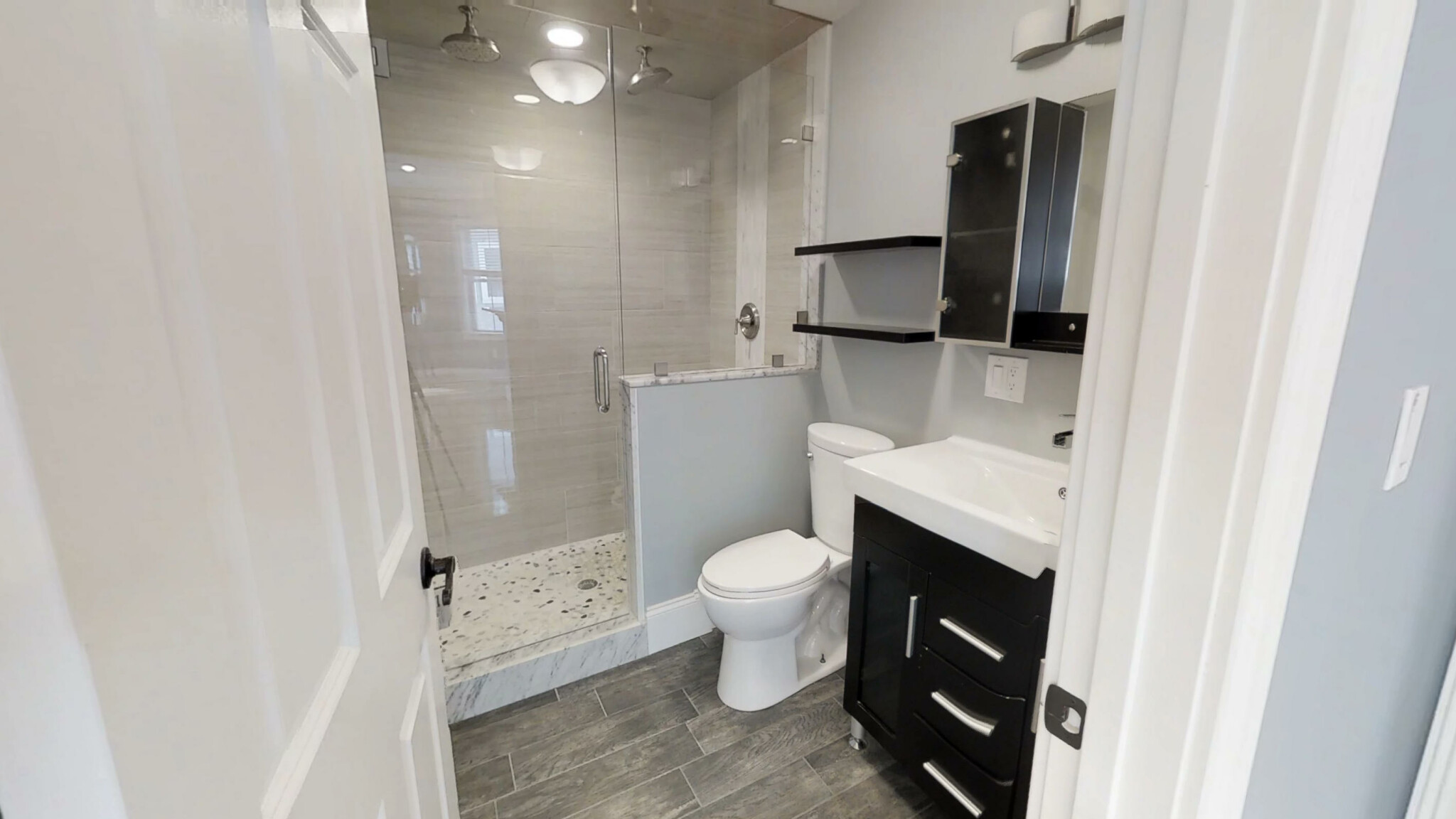 6 bed, 2 bath apartment for rent at 15 Orchard St Unit 1, North Cambridge — photo 3 of 24