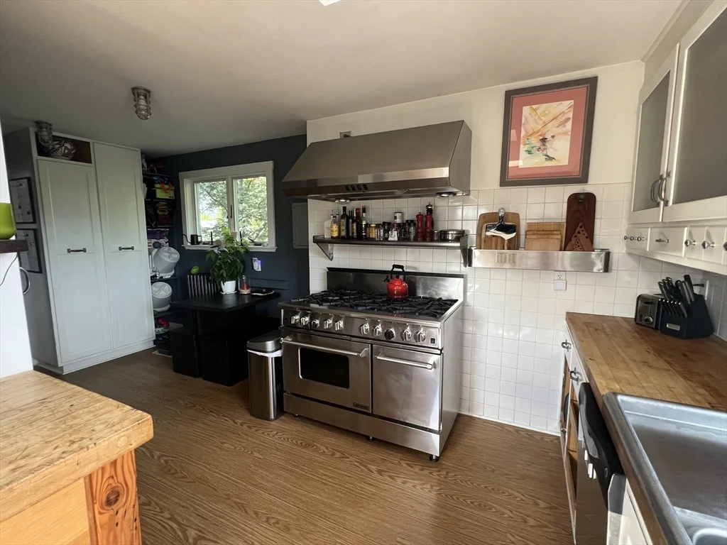 3 bed, 2 bath apartment for rent at 15 Orchard St Unit 15, Newton — photo 2 of 21